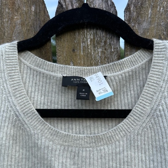 Ann Taylor 100% Cashmere Cold Shoulder Wide Sleeve Sweater Sz M - Picture 12 of 15